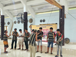 Khai giảng lớp truyền dạy nghệ thuật đánh cồng chiêng cho thanh thiếu niên dân tộc Mạ, Xtiêng.