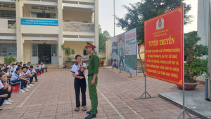 Công an xã Tà Lài tổ chức tuyên truyền, phổ biến giáo dục pháp luật tại trường THCS Phú Thịnh