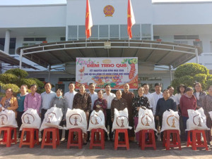 Tà Lài – Chăm lo Tết cho người dân khó khăn – Hơn 650 phần quà được trao