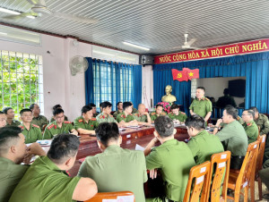 Công an xã Tà Lài triển khai lực lượng đảm bảo an ninh trật tự phục vụ công tác bầu cử