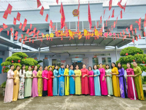 Phụ nữ Tà Lài hưởng ứng “Tuần lễ áo dài” năm 2026