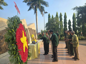 Xã Tà Lài dâng hương, dâng hoa tri ân tại Di tích vượt ngục trong những ngày tháng Tư lịch sử