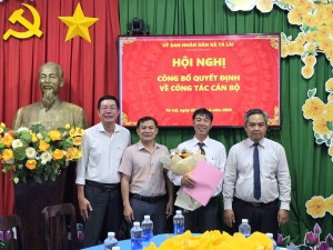UBND xã Tà  Lài công bố quyết định bổ nhiệm Phó giám đốc trung tâm dịch vụ tổng hợp xã