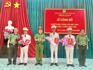 Công an xã Tà Lài tổ chức lễ trao quyết định nâng lương, thăng cấp bậc hàm và khen thưởng lực lượng tham gia bảo vệ ANTT ở cơ sở
