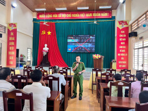 Công an xã Tà Lài đẩy mạnh công tác tuyên truyền pháp luật đến người dân