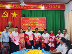 Xã Tà Lài tổ chức Hội nghị công bố và trao quyết định tuyển dụng viên chức Trung tâm Dịch vụ tổng hợp xã