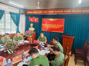 Đồng chí Phó Giám đốc Công an Thành phố Đồng Nai làm việc với Công an xã Tà Lài và Công an xã Đăk Lua