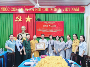 Xã Tà Lài trao tặng Bằng khen của UBND Thành phố cho cá nhân...