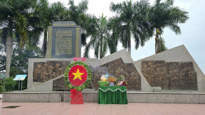 Xã Tà Lài tổ chức  Lễ viếng, dâng hoa, dâng hương và ôn lại truyền thống tại Di tích lịch sử cấp thành phố - Địa điểm ghi dấu sự kiện vượt ngục Tà Lài.