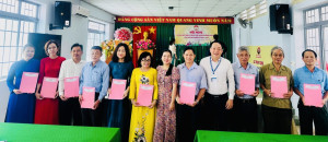 UBND phường trao Quyết định nhân sự cho Hội xã hội phường...