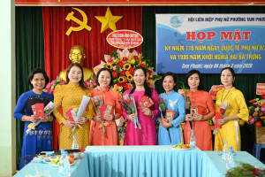 Họp mặt Ngày Quốc tế Phụ nữ 8/3