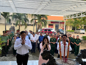 “ĐỜI ĐỜI NHỚ ƠN CÁC ANH HÙNG LIỆT SĨ”