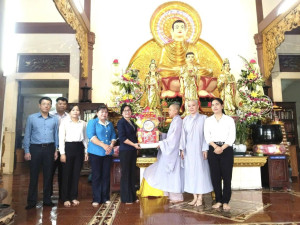 Đảng ủy- HĐND-UBND-UBMTQ Việt Nam xã Tân An thăm, chúc mừng các Cơ sở phật giáo trên địa bàn nhân dịp lễ Vu Lan năm 2025