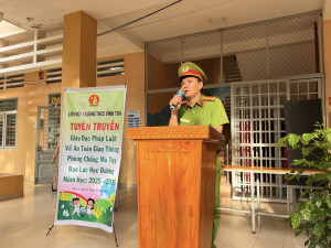 Công an xã Tân An tổ chức tuyên truyền luật ATGT và Phòng chống bạo lực học đường