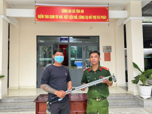 UBND XÃ TÂN AN TỔ CHỨC LỄ PHÁT ĐỘNG RA QUÂN “NGÀY HỘI TOÀN DÂN GIAO NỘP VŨ KHÍ, VẬT LIỆU NỔ, CÔNG CỤ HỖ TRỢ VÀ PHÁO”