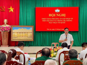 (Đồng chí Đàm Quốc Đạc - UVBTV - Chủ tịch Ủy ban MTTQ Việt Nam xã phát biểu triển khai phương án)