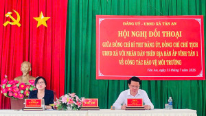 BÍ THƯ ĐẢNG ỦY VÀ CHỦ TỊCH UBND XÃ TÂN AN ĐỐI THOẠI VỚI NHÂN...