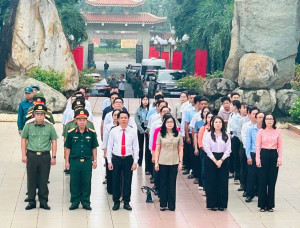 Đoàn đại biểu xã Tân An tham dự Lễ viếng Nghĩa trang Liệt sĩ nhân kỷ niệm 79 năm Ngày Thương binh - Liệt sĩ (27/7/1947 - 27/7/2026)