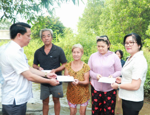 XÃ TÂN AN – KỊP THỜI THĂM HỎI, HỖ TRỢ 13 HỘ DÂN BỊ ẢNH HƯỞNG...
