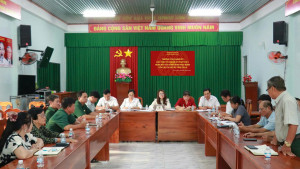 Đồng chí Trần Thanh Đan Châu – Phó Bí thư Thường trực Đảng ủy xã Tân An chủ trì buổi làm việc với Chi bộ ấp Vĩnh Tân 2 về tình hình hoạt động của Ban Công tác Mặt trận và các chi hội sau sáp nhập.