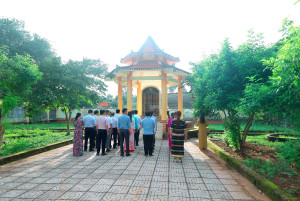 XÃ TÂN HƯNG DÂNG HƯƠNG TƯỞNG NIỆM CÁC ANH HÙNG LIỆT SĨ