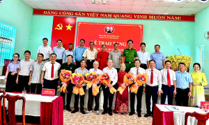 TRAO HUY HIỆU ĐẢNG ĐỢT 2/9/2025 CHO 6 ĐẢNG VIÊN