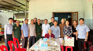 THĂM, TẶNG QUÀ MẸ VIỆT NAM ANH HÙNG NHÂN DỊP CÁC NGÀY LỄ LỚN