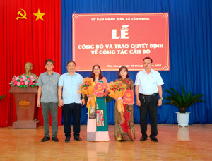 TÂN HƯNG: TRAO QUYẾT ĐỊNH BỔ NHIỆM LẠI HIỆU TRƯỞNG CÁC TRƯỜNG MẦM NON