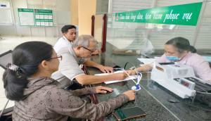 Phòng giao dịch Ngân hàng Chính sách xã hội Hớn Quản Giải ngân khoản vay đầu tiên cho sinh viên ngành STEM theo chính sách mới