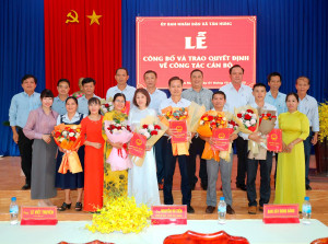 TÂN HƯNG: CÔNG BỐ VÀ TRAO QUYẾT ĐỊNH BỔ NHIỆM CÁN BỘ QUẢN LÝ CÁC TRƯỜNG HỌC