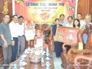 TÂN HƯNG: LÃNH ĐẠO XÃ THĂM, CHÚC THỌ NGƯỜI CAO TUỔI NHÂN THÁNG HÀNH ĐỘNG VÌ NGƯỜI CAO TUỔI VIỆT NAM