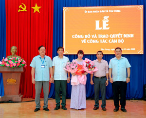 TÂN HƯNG: CÔNG BỐ QUYẾT ĐỊNH BỔ NHIỆM LẠI PHÓ HIỆU TRƯỞNG TRƯỜNG TIỂU HỌC TRÀ THANH
