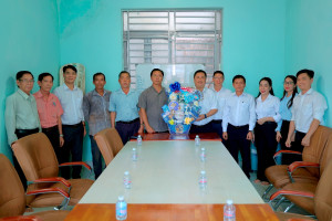 XÃ TÂN HƯNG THĂM, CHÚC MỪNG CÁC TỔ CHỨC TÔN GIÁO NHÂN DỊP LỄ GIÁNG SINH NĂM 2025