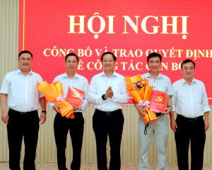 XÃ TÂN HƯNG CÔNG BỐ VÀ TRAO QUYẾT ĐỊNH VỀ CÔNG TÁC CÁN BỘ
