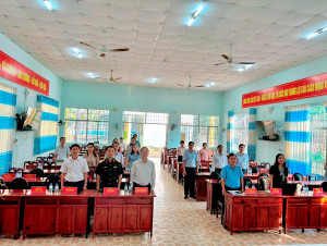 CÁN BỘ, ĐẢNG VIÊN XÃ TÂN HƯNG THEO DÕI TRỰC TIẾP KHAI MẠC ĐẠI HỘI ĐẠI BIỂU TOÀN QUỐC CỦA ĐẢNG
