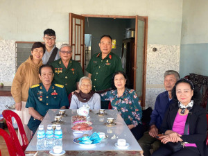 THĂM HỎI, TRAO QUÀ TRI ÂN MẸ VIỆT NAM ANH HÙNG VÀ CỰU CHIẾN SĨ CÁCH MẠNG BỊ ĐỊCH BẮT TÙ ĐÀY TẠI XÃ TÂN HƯNG