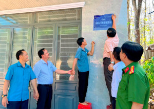 HIỆP HỘI PHÒNG CHÁY, CHỮA CHÁY VÀ CỨU NẠN, CỨU HỘ VIỆT NAM BÀN GIAO NHÀ TÌNH NGHĨA CHO CÁC HỘ NGHÈO TẠI XÃ TÂN HƯNG, TỈNH ĐỒNG NAI