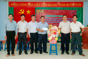 XÃ TÂN HƯNG THĂM, TẶNG QUÀ NHÂN DỊP TẾT NGUYÊN ĐÁN XUÂN BÍNH NGỌ 2026