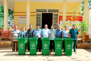 CHI BỘ HƯNG LẬP B VỚI MÔ HÌNH "DÂN VẬN KHÉO" TRONG CÔNG TÁC BẢO VỆ MÔI TRƯỜNG