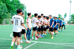 XÃ TÂN HƯNG GIAO HỮU BÓNG ĐÁ GIỮA UBND XÃ VÀ CÔNG TY HÒA PHÁT