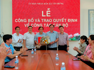 CÔNG BỐ QUYẾT ĐỊNH BỔ NHIỆM PHÓ TRƯỞNG PHÒNG VĂN HÓA - XÃ HỘI