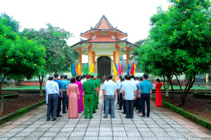XÃ TÂN HƯNG DÂNG HƯƠNG TƯỞNG NIỆM CÁC ANH HÙNG LIỆT SĨ