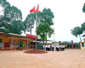 TÂN HƯNG NGHIÊM TRANG CHÀO CỜ ĐẦU THÁNG 8