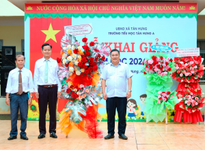 ĐỒNG CHÍ NGUYỄN VŨ TIẾN DỰ LỄ KHAI GIẢNG NĂM HỌC MỚI TẠI...