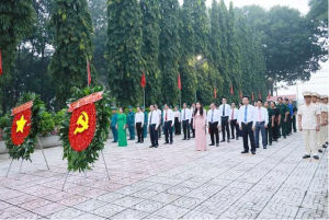 XÃ TÂN KHAI VIẾNG, DÂNG HƯƠNG NGHĨA TRANG LIỆT SĨ BÌNH LONG, TƯỢNG ĐÀI TÀU Ô VÀ NHÀ BIA TƯỞNG NIỆM LIỆT SĨ XÃ NHÂN KỶ NIỆM 80 NĂM NGÀY QUỐC KHÁNH 2/9