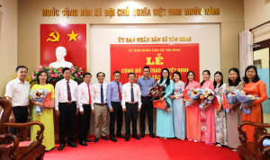TÂN KHAI: CÔNG BỐ VÀ TRAO QUYẾT ĐỊNH BỔ NHIỆM LẠI ĐỐI VỚI 07 TRƯỜNG HỢP LÃNH ĐẠO, QUẢN LÝ TẠI CÁC ĐƠN VỊ SỰ NGHIỆP GIÁO DỤC – ĐÀO TẠO TRÊN ĐỊA BÀN XÃ