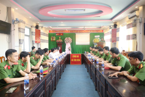 TÂN KHAI KHEN THƯỞNG 5 CÁ NHÂN XUẤT SẮC TRONG TẤN CÔNG, TRẤN ÁP TỘI PHẠM, ĐẢM BẢO ANTT DỊP KỶ NIỆM 80 NĂM CÁCH MẠNG THÁNG 8 VÀ QUỐC KHÁNH 2/9; THÀNH LẬP CHI HỘI CỰU CÔNG AN NHÂN DÂN XÃ NHIỆM KỲ 2023 - 2028