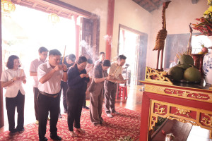 THƯỜNG TRỰC ĐẢNG ỦY XÃ DÂNG HƯƠNG TẠI ĐÌNH THẦN TÂN KHAI