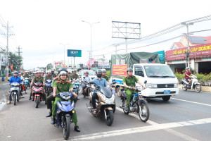 TÂN KHAI PHÁT ĐỘNG RA QUÂN “NGÀY HỘI TOÀN DÂN GIAO NỘP VŨ KHÍ, VẬT LIỆU NỔ, CÔNG CỤ HỖ TRỢ VÀ PHÁO”