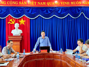 PHÓ CHỦ TỊCH UBND XÃ NGUYỄN VIẾT ĐỢI LÀM VIỆC VỚI PHÒNG VĂN HÓA – XÃ HỘI, TRUNG TÂM DỊCH VỤ TỔNG HỢP VỀ TÌNH HÌNH THỰC HIỆN NHIỆM VỤ THỜI GIAN QUA